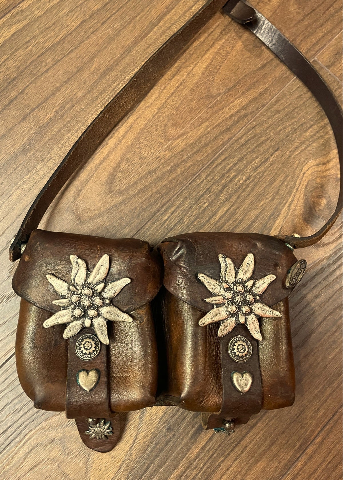 UNIQUE ITEM: Vintage, Χειροποίητη, Αυστριακή δερμάτινη θήκη μέσης "Spitzbua'm" από Στρατιωτικό υλικό του 1960