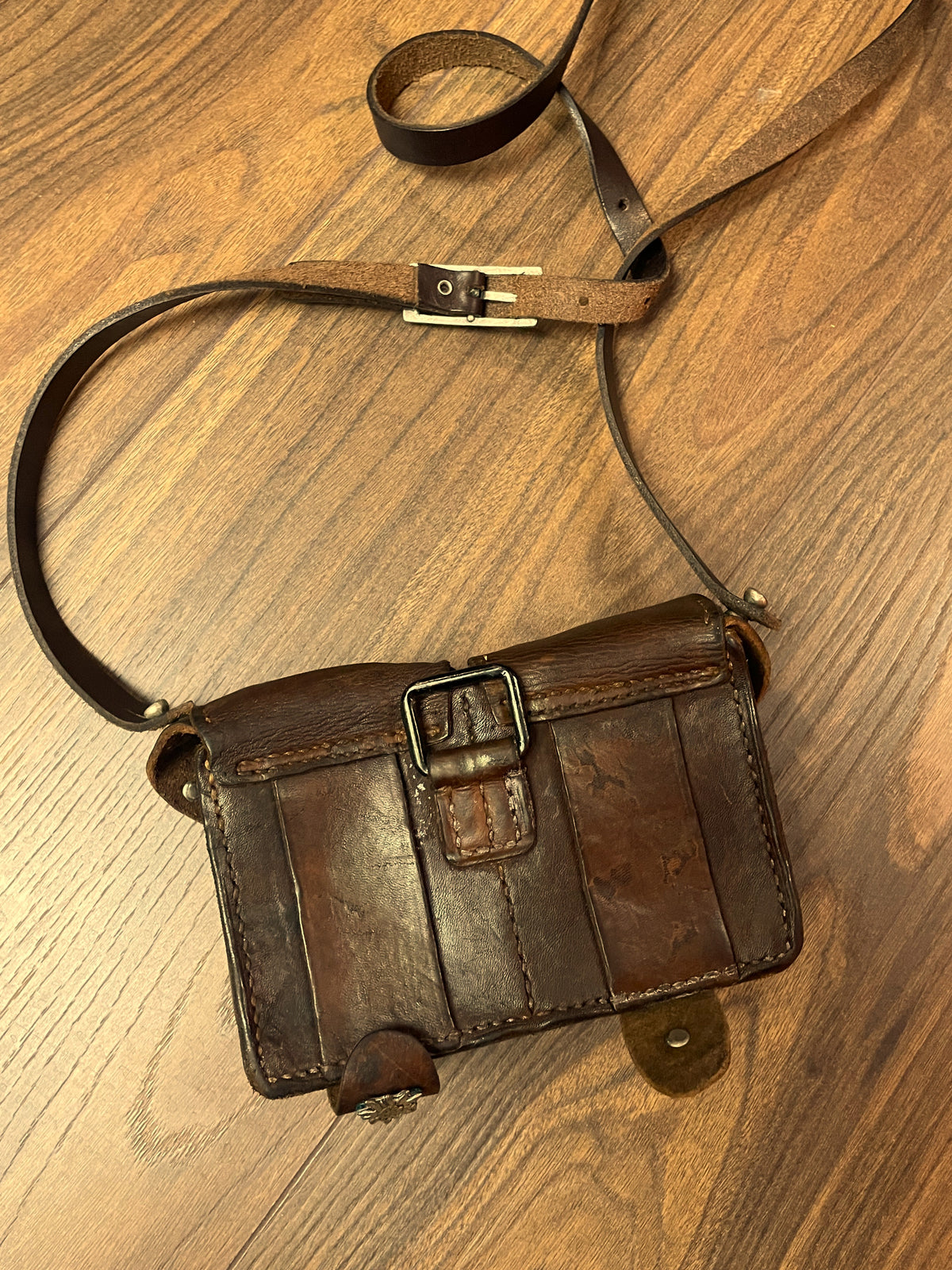 UNIQUE ITEM: Vintage, Χειροποίητη, Αυστριακή δερμάτινη θήκη μέσης "Spitzbua'm" από Στρατιωτικό υλικό του 1960