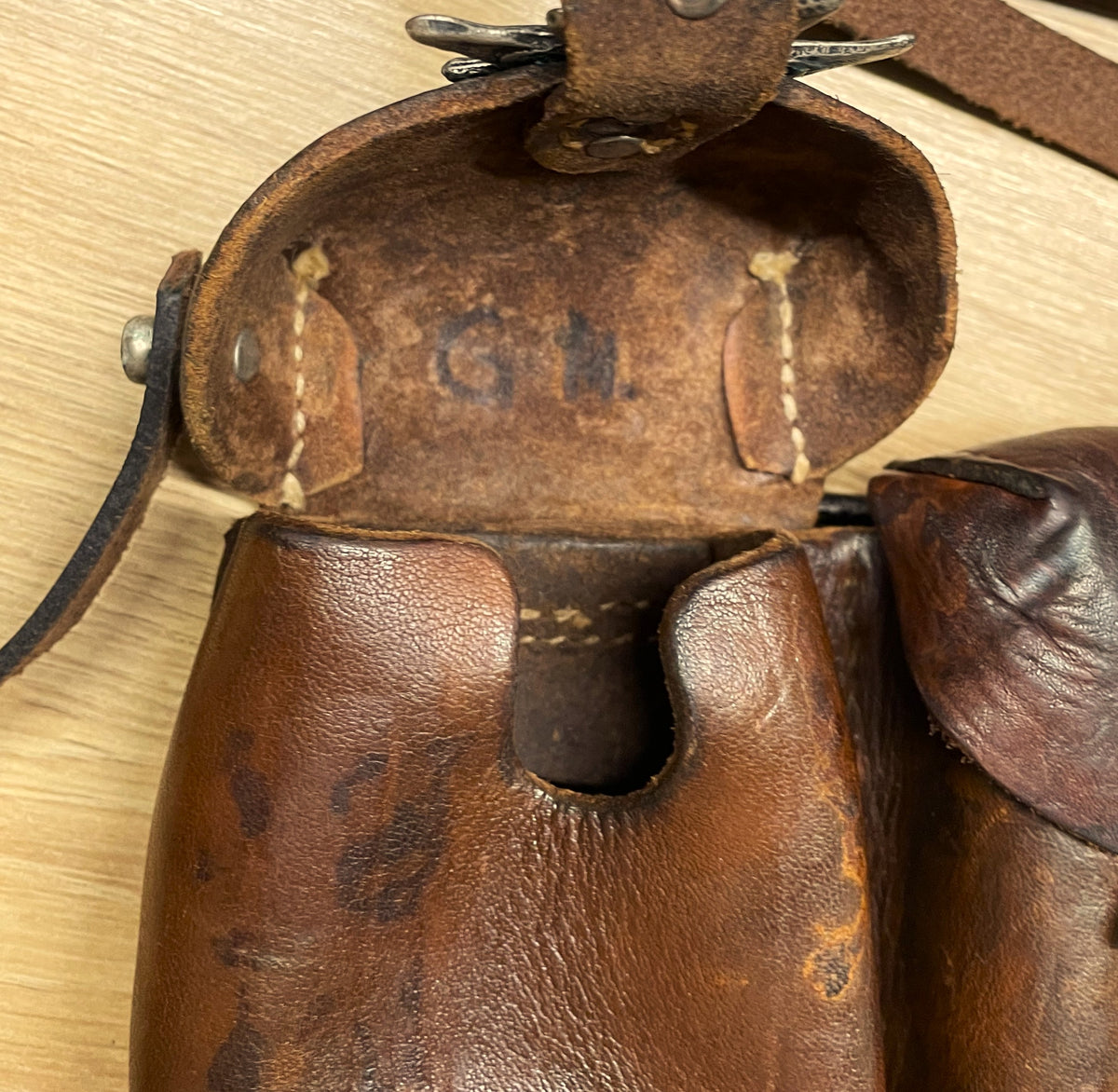 UNIQUE ITEM: Vintage, Χειροποίητη, Αυστριακή δερμάτινη θήκη μέσης "Spitzbua'm" από Στρατιωτικό υλικό του 1960