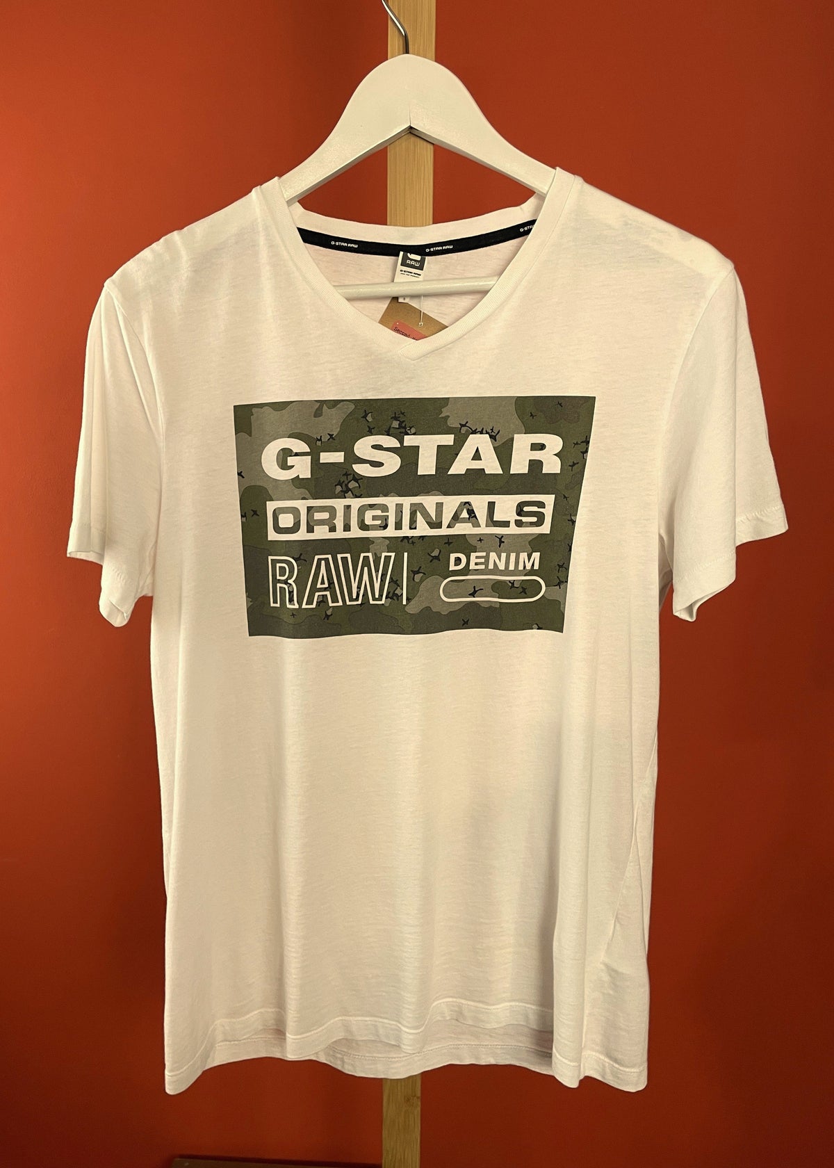 Τ-Shirt G-STAR RAW σε Λευκό χρώμα (ΑΝΔΡΙΚΟ: S - ΓΥΝΑΙΚΕΙΟ : M)