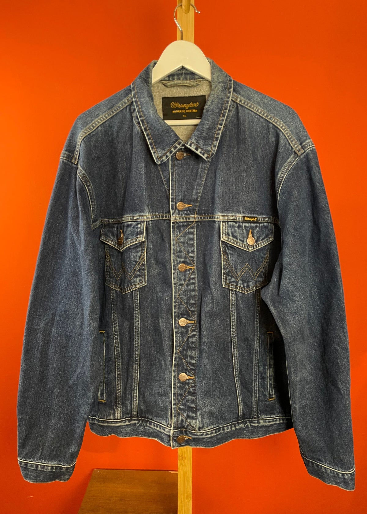 Ανδρικό Τζιν Τζάκετ WRANGLER σε Σκούρο σε Κλασικό Denim (Άνετο XL/2XL)