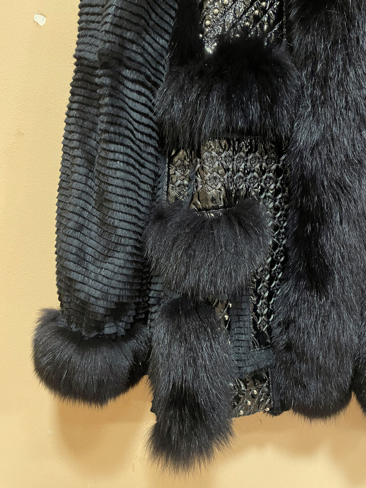 Vintage Γούνα LM σε Μαύρο χρώμα με Βινύλ σημεία (Small)