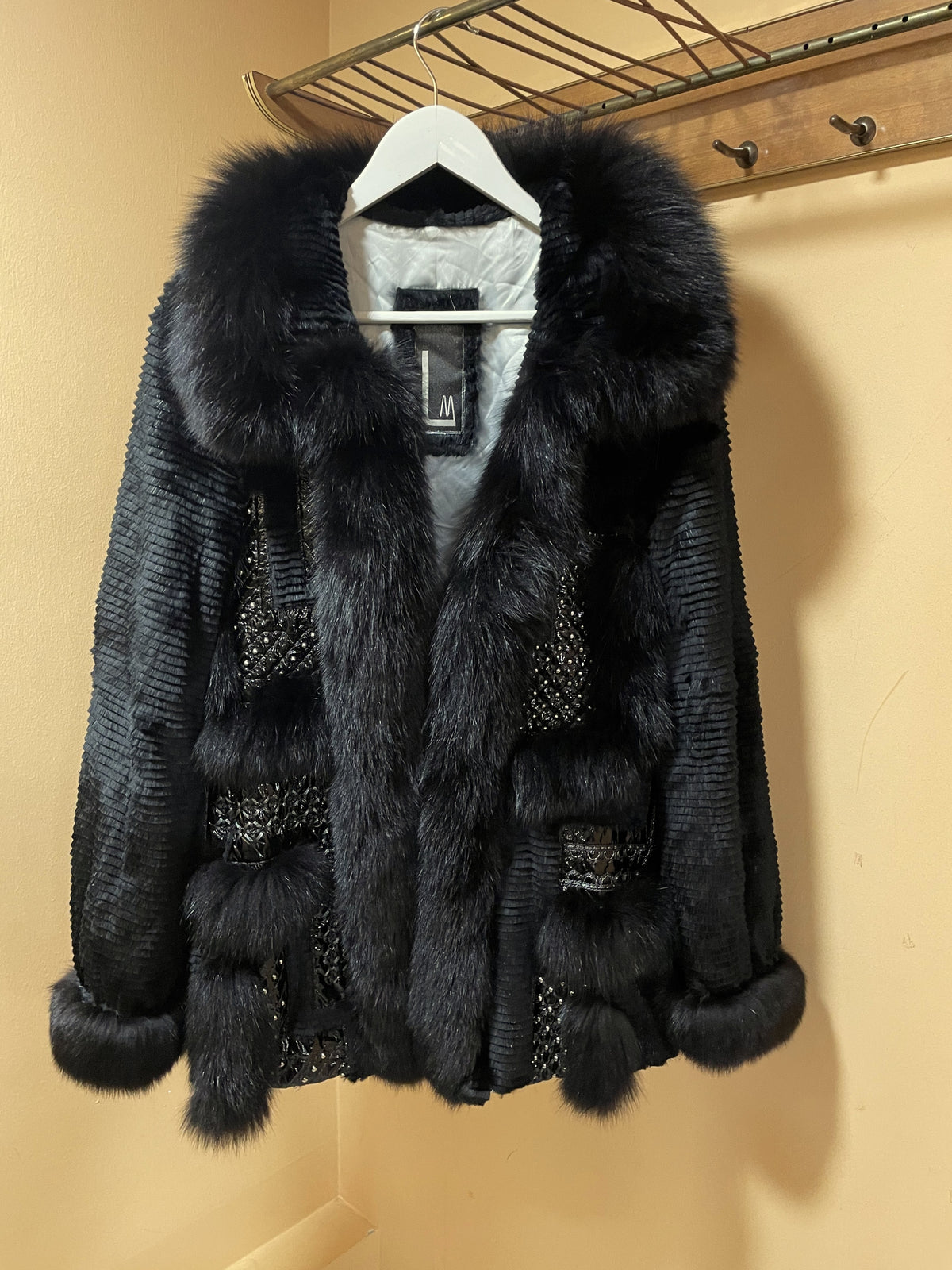 Vintage Γούνα LM σε Μαύρο χρώμα με Βινύλ σημεία (Small)
