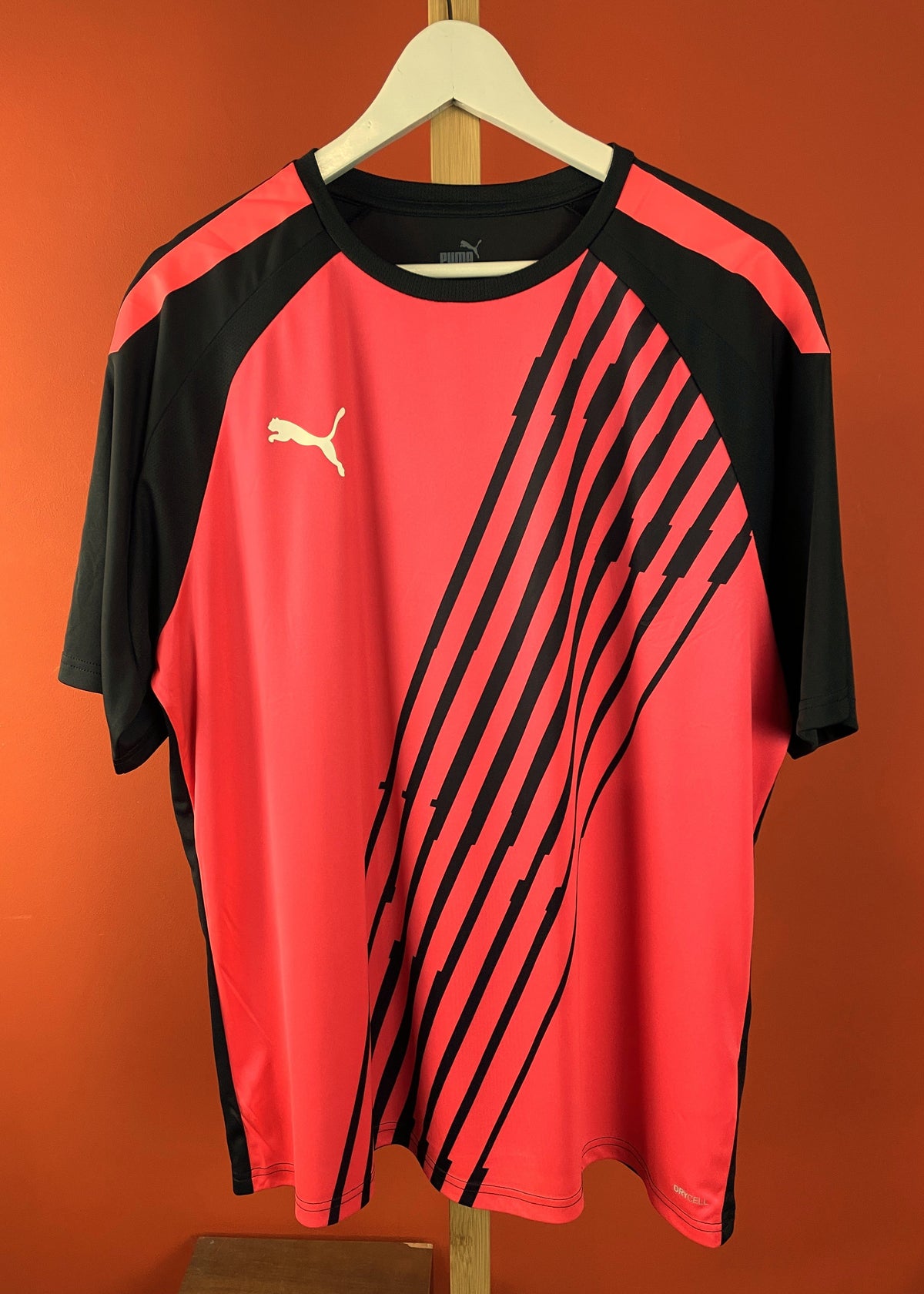 Ανδρική, Αθλητική Μπλούζα -T-Shirt PUMA σε Φλούο Κοραλί - Μαύρο χρώμα (L/XL)