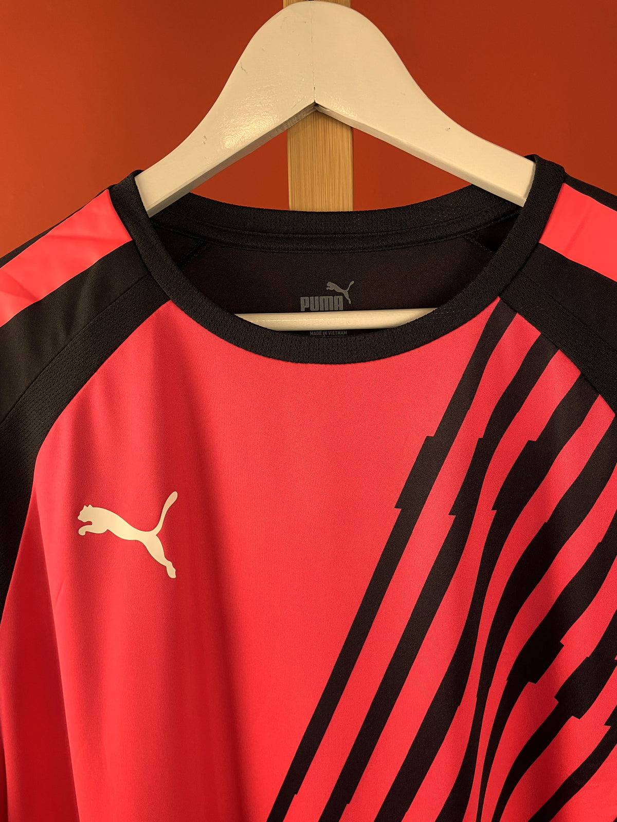 Ανδρική, Αθλητική Μπλούζα -T-Shirt PUMA σε Φλούο Κοραλί - Μαύρο χρώμα (L/XL)