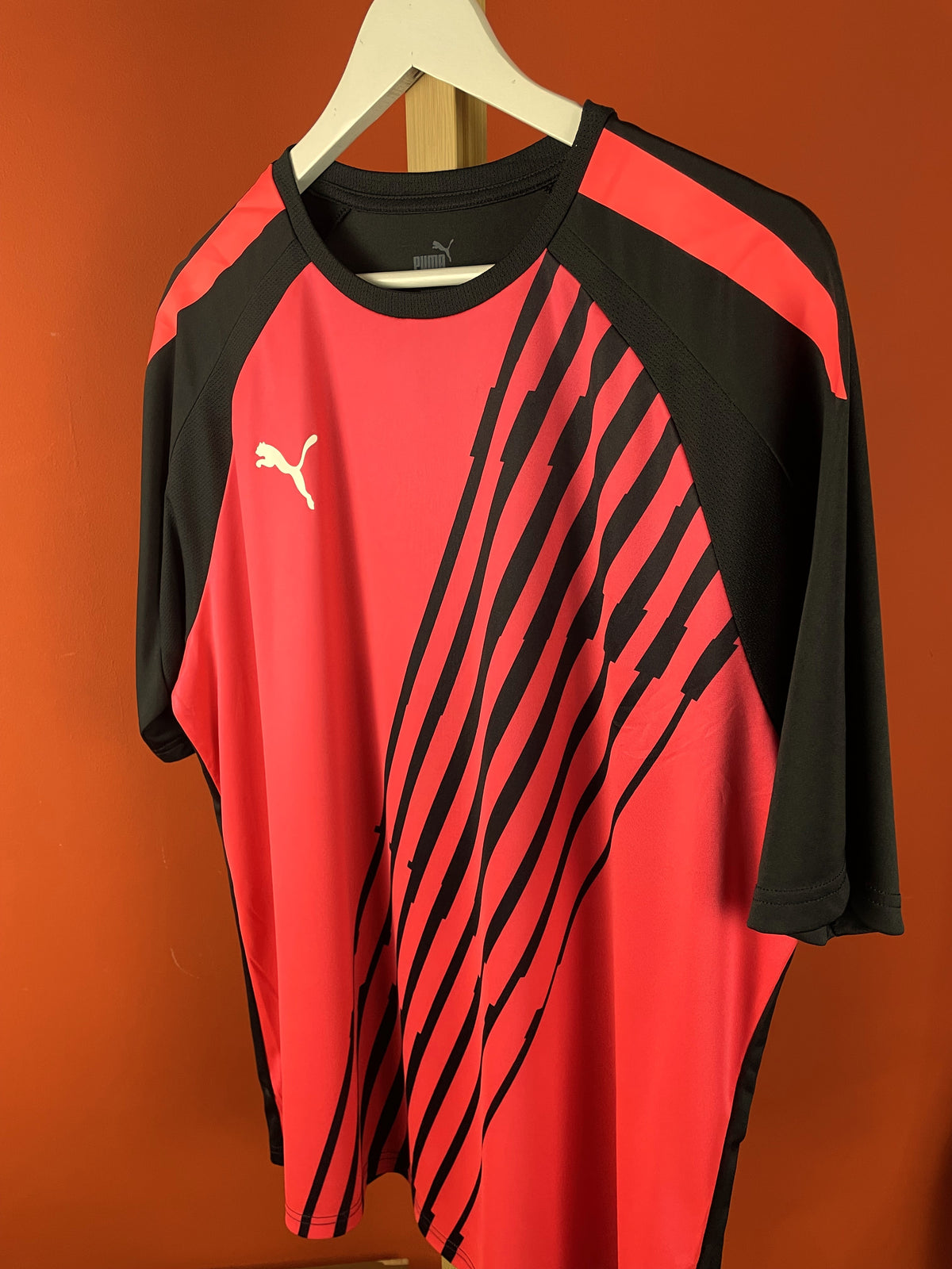 Ανδρική, Αθλητική Μπλούζα -T-Shirt PUMA σε Φλούο Κοραλί - Μαύρο χρώμα (L/XL)