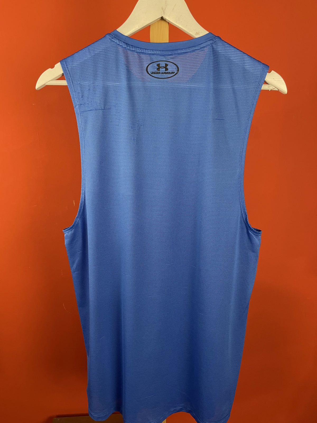 Αμάνικη Ανδρική, Αθλητική Μπλούζα UNDER ARMOUR Heatgear σε Μπλε Ηλεκτρίκ χρώμα (Medium - Fitted)