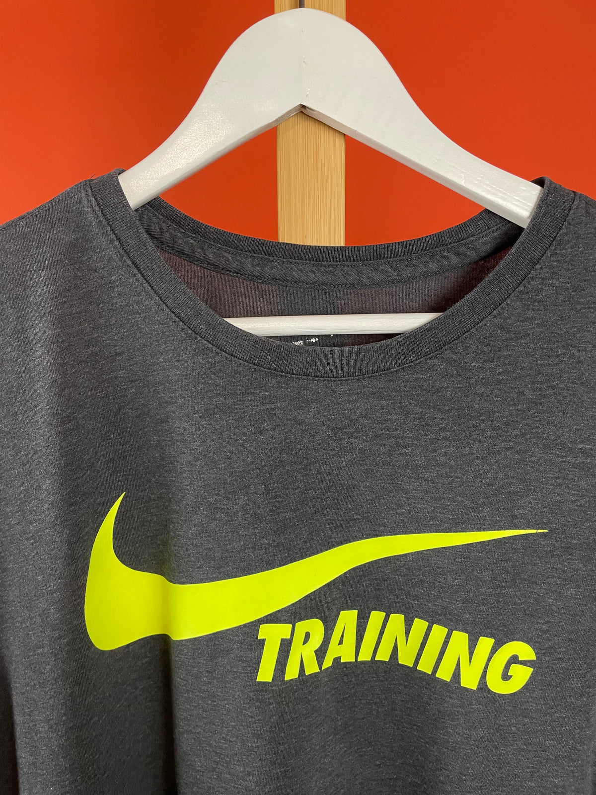 Γυναικεία Αθλητική Μπλούζα - T-Shirt ΝΙΚΕ Training σε σκούρο Γκρι χρώμα (Large)