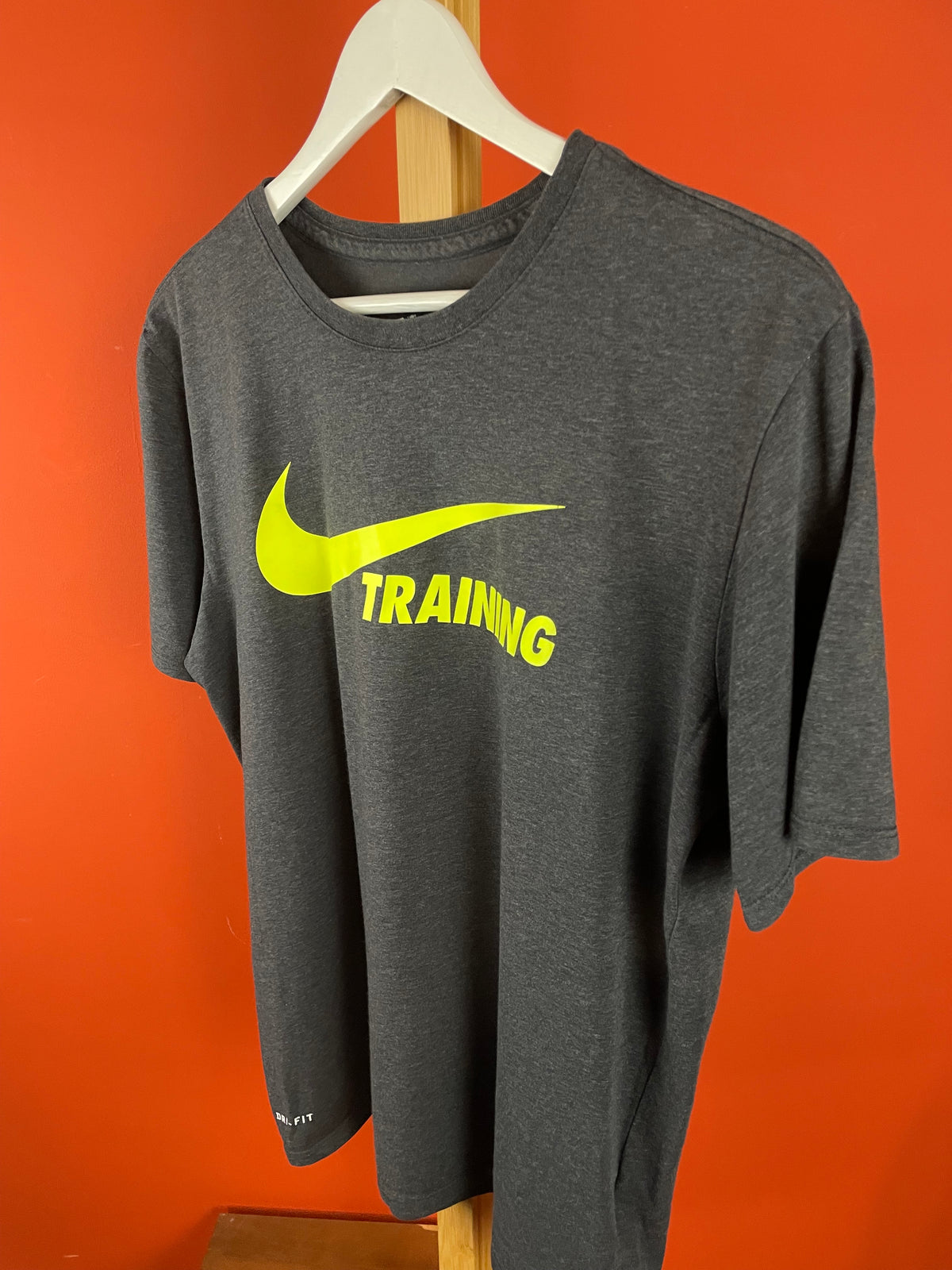 Γυναικεία Αθλητική Μπλούζα - T-Shirt ΝΙΚΕ Training σε σκούρο Γκρι χρώμα (Large)