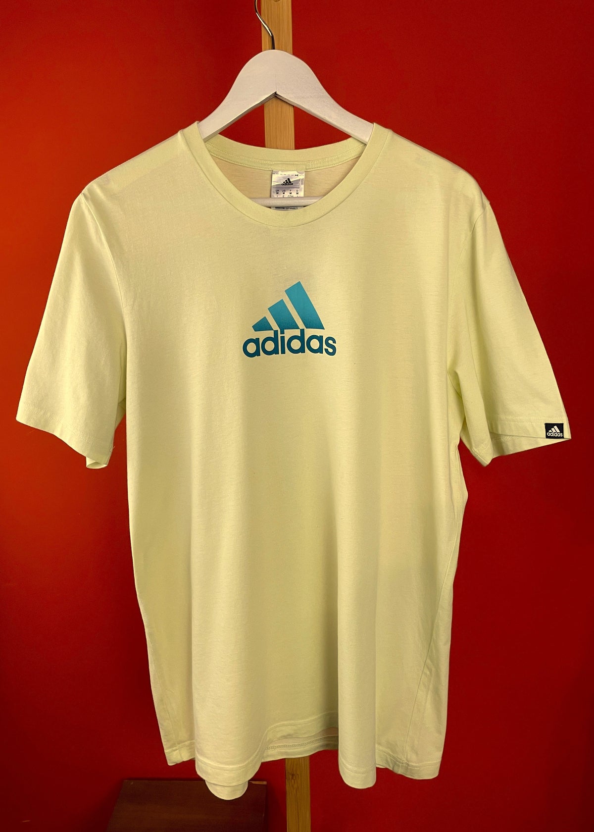 Ανδρική, Αθλητική Μπλούζα -T-Shirt ADIDAS σε Λαχανί χρώμα (Medium - Σχετικά άνετη γραμμή)