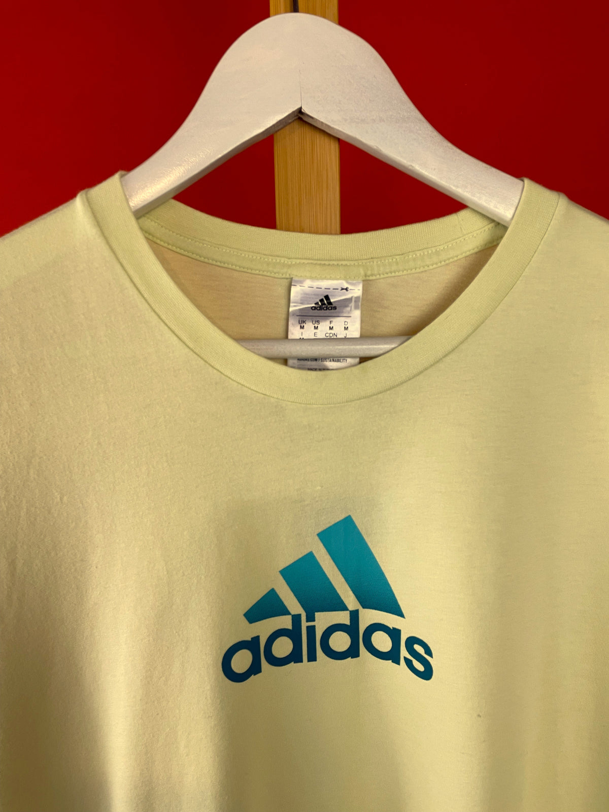 Ανδρική, Αθλητική Μπλούζα -T-Shirt ADIDAS σε Λαχανί χρώμα (Medium - Σχετικά άνετη γραμμή)