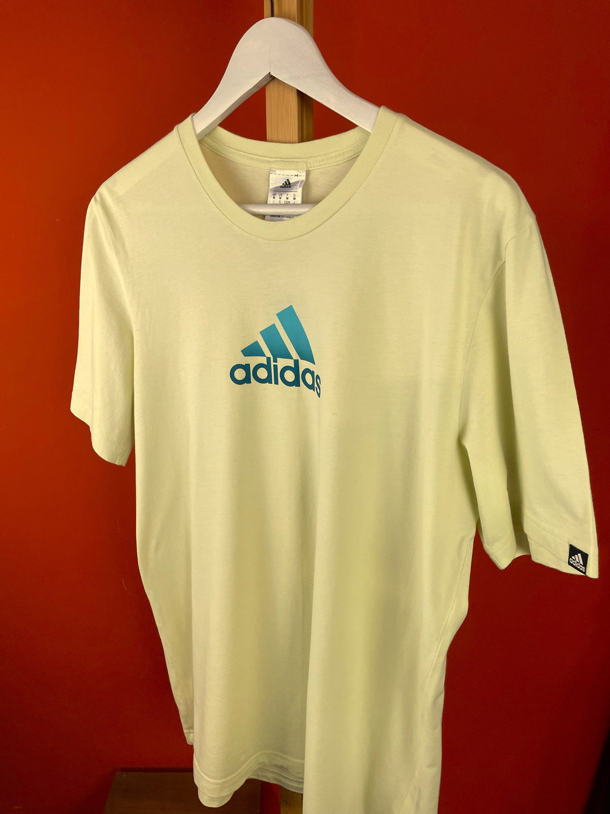 Ανδρική, Αθλητική Μπλούζα -T-Shirt ADIDAS σε Λαχανί χρώμα (Medium - Σχετικά άνετη γραμμή)