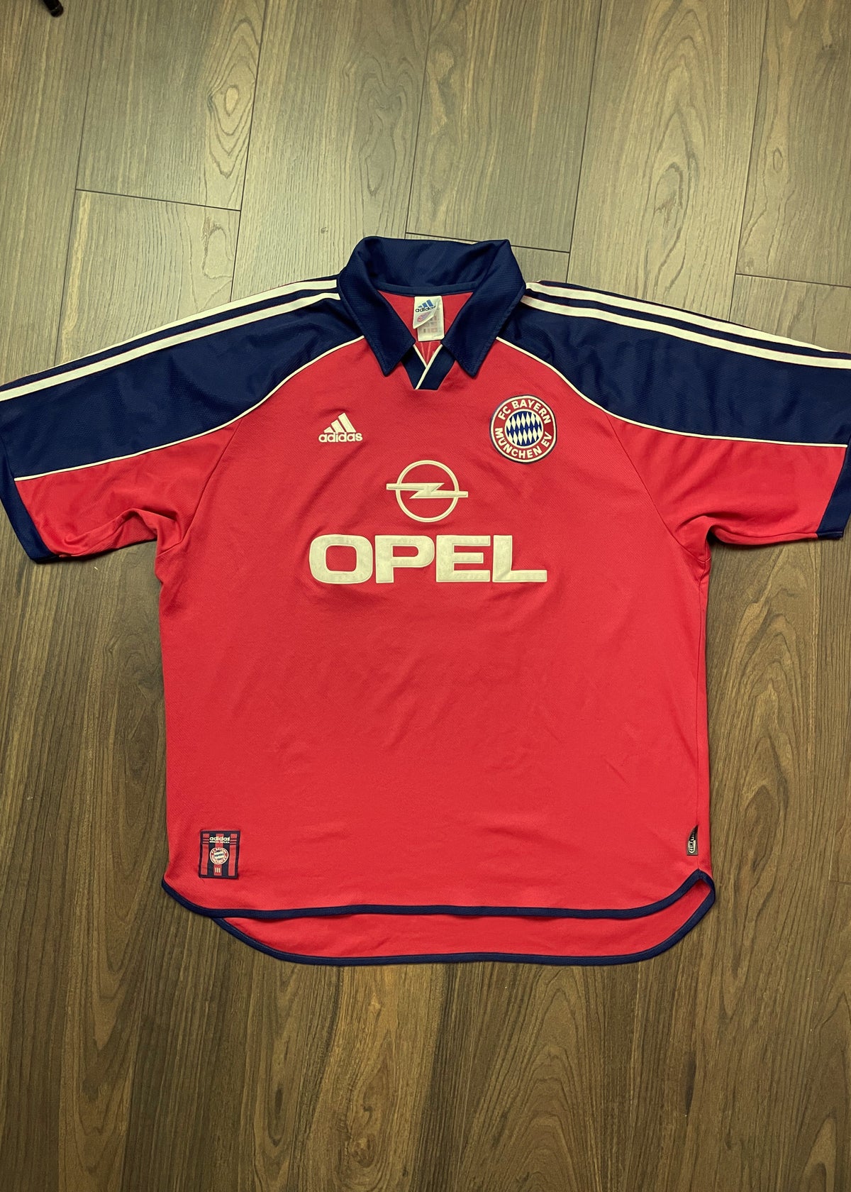 Ποδοσφαιρική φανέλα
 BAYERN MUNICH 1999 Jersey